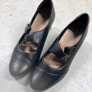 Clark’s woman’s Rosalyn blk leather sz 8.5